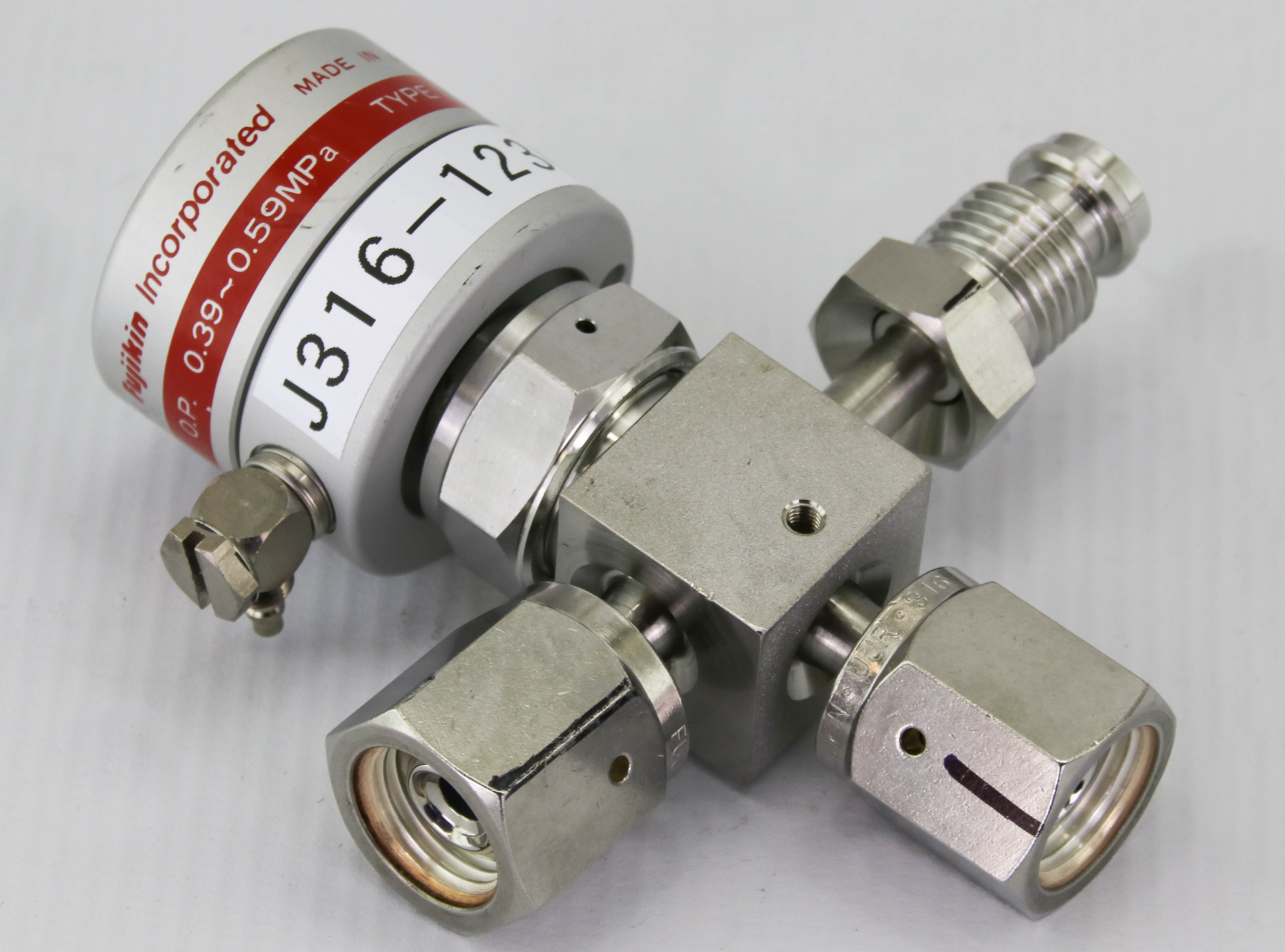サンプル1 12363 FUJIKIN 3-WAY VALVE, TYPE N.C, O.P 0.39~0.59MPA 473419 | eBay